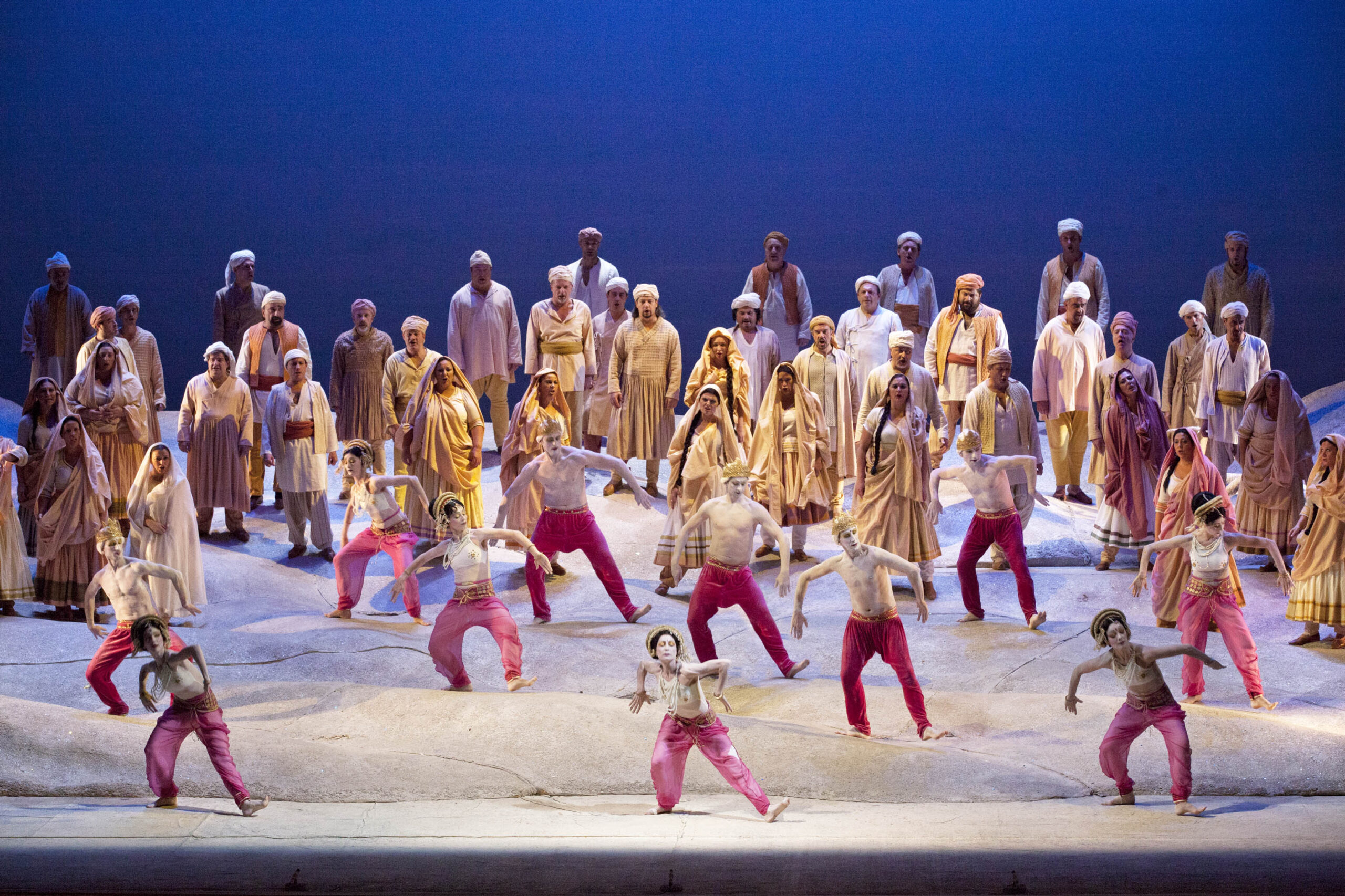 Teatro di San Carlo dal 16 al 25 ottobre 2012 - LES PÊCHEURS DE PERLES di Georges Bizet
libretto di Eugène Cormon e Michel Carré
direttore: Gabriele Ferro - regia: Fabio Sparvoli - maestro del Coro: Salvatore Caputo
scene: Giorgio Ricchelli - costumi: Alessandra Torella - luci: Vinicio Cheli - coreografie: Annarita Pasculli
Léïla: Patrizia Ciofi - Nadir: Dmitry Korchak - Zurga: Dario Solari - Nourabad: Roberto Tagliavini
Orchestra, Coro e Corpo di ballo del Teatro San Carlo
Allestimento della Fondazione Teatro Verdi di Trieste
Teatro di San Carlo
Martedì 16 ottobre 2012, ore 20.30 (Turno A)
Venerdì 19 ottobre 2012, ore 18.00 (Turno B)
Domenica 21 ottobre 2012, ore 17.00 (Turno F)
Martedì 23 ottobre 2012, ore 20.30 (Turno C)
Giovedì 25 ottobre 2012, ore 19.00 (Turno D)