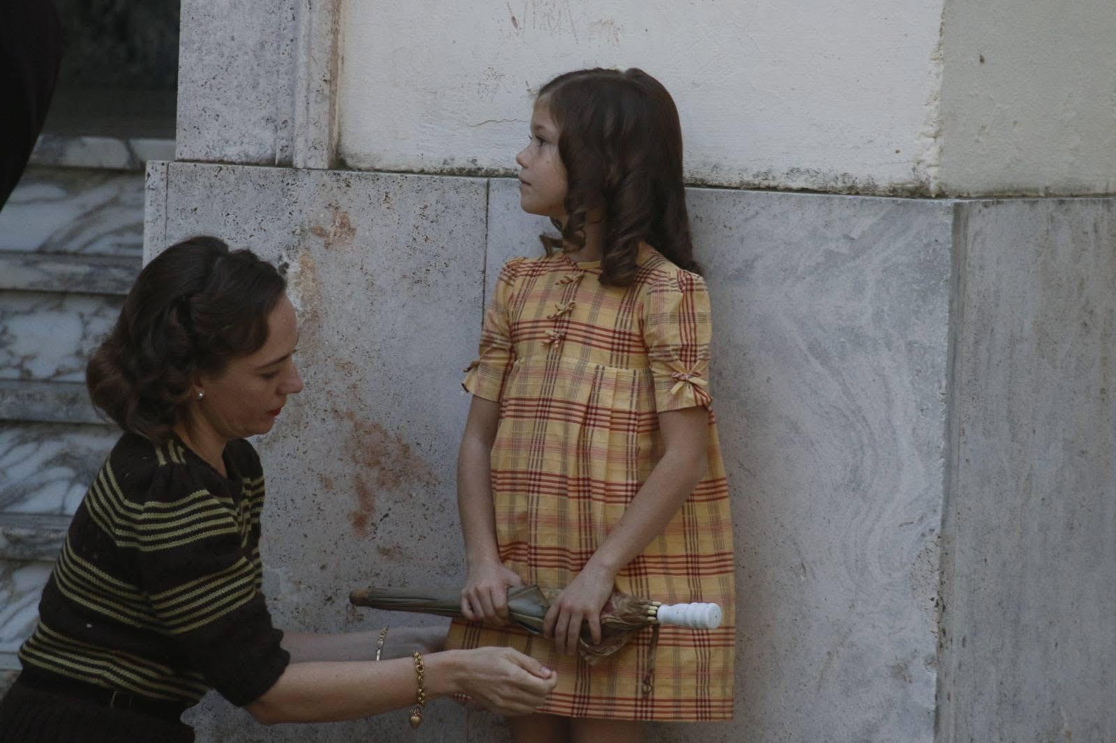 La bambina con la valigia (23)